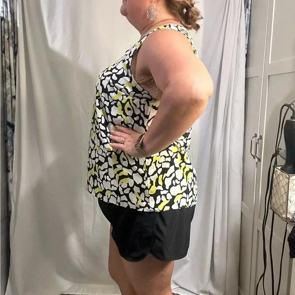 Nine West Yellow black and white graphic on a non stretch tank top. size XXL - Picture 2 of 4